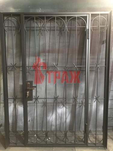тамбурная решётчатая дверь с боковыми вставками