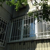 глухая решетка на балкон белого цвета