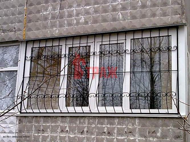 сварная решетка на балкон вид впереди