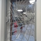 решетка на одностворчатое окно серого цвета