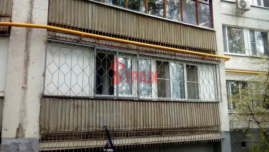 сварная решетка на балкон серого цвета