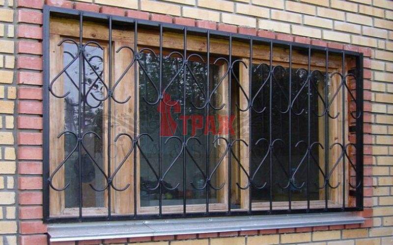сварная решетка с узорами в виде сердца цвет черный